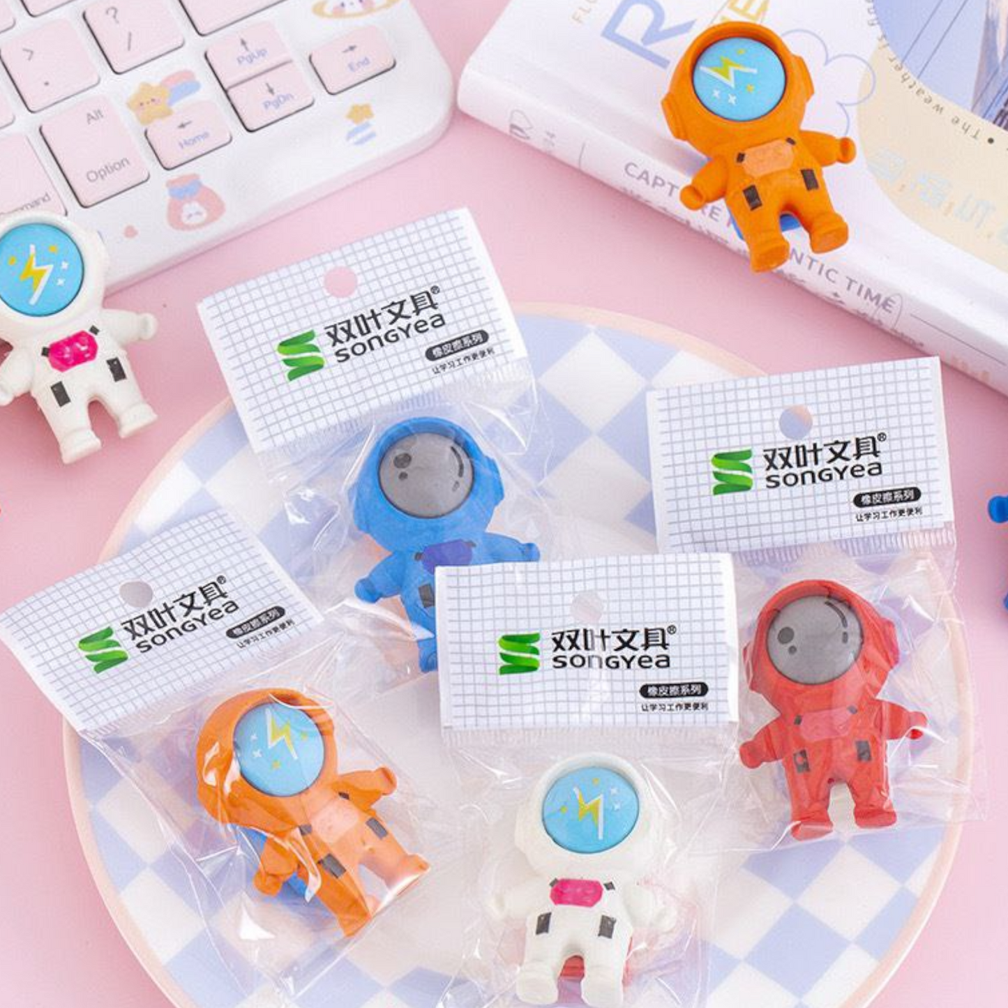 1 Piece of Random Color Big Colored Astronaut Design Eraser