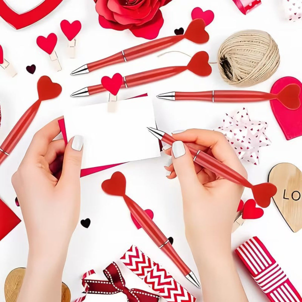 Heart-Shaped Ballpoint Pen Set - 1 Pens, 2 Refills