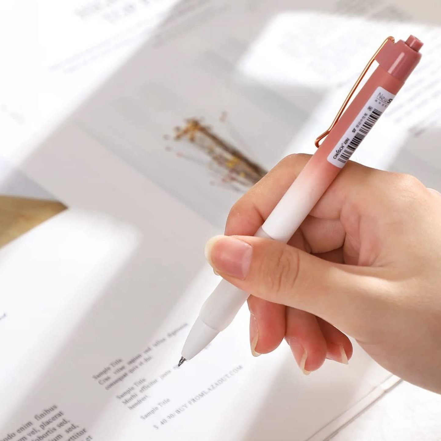 4 Premium Gel Ink Pens Featuring a 0.5 mm Needle Tip.