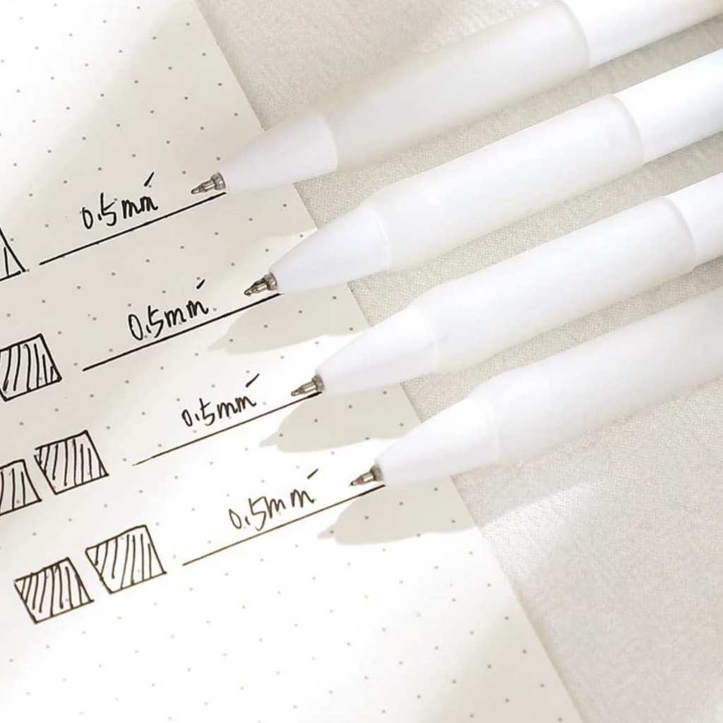 4 Premium Gel Ink Pens Featuring a 0.5 mm Needle Tip.