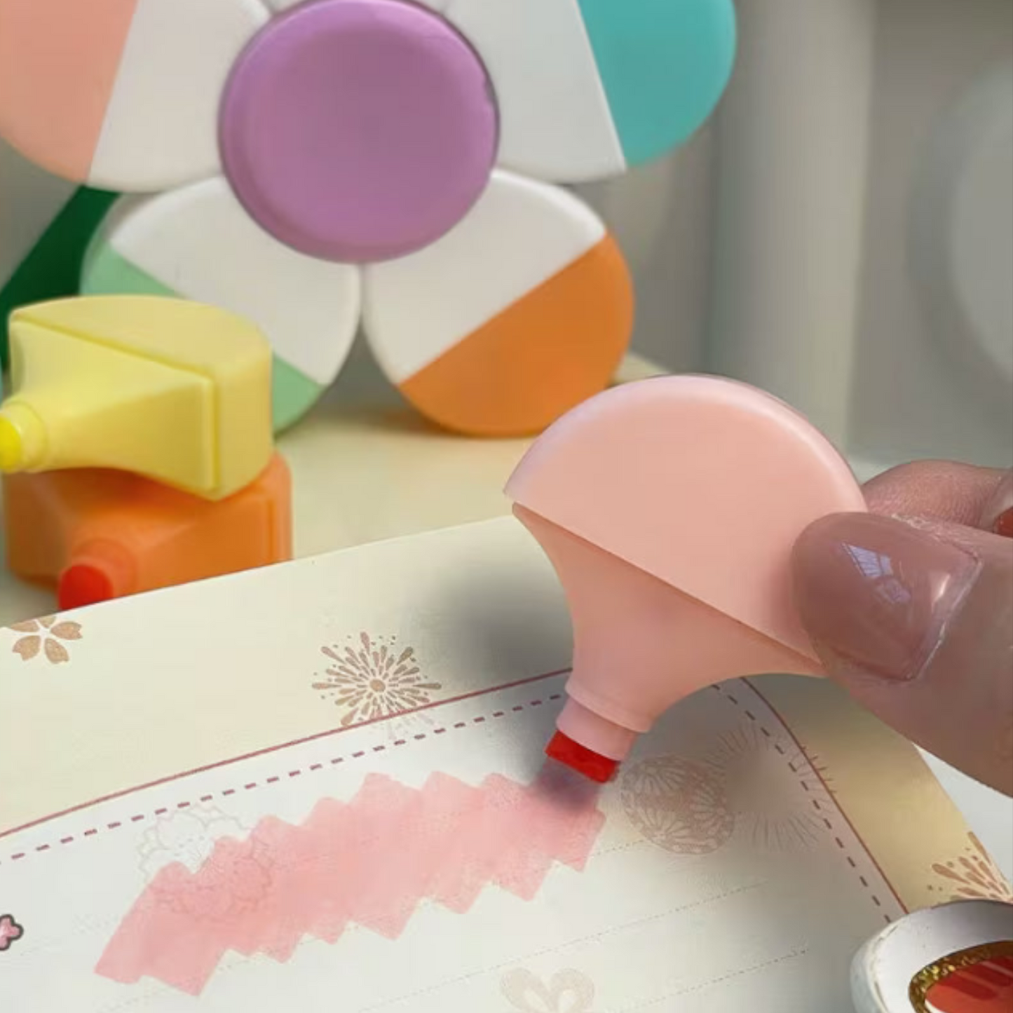 Creative Flower-Shaped Highlighter in 5 Colors ( By Order )